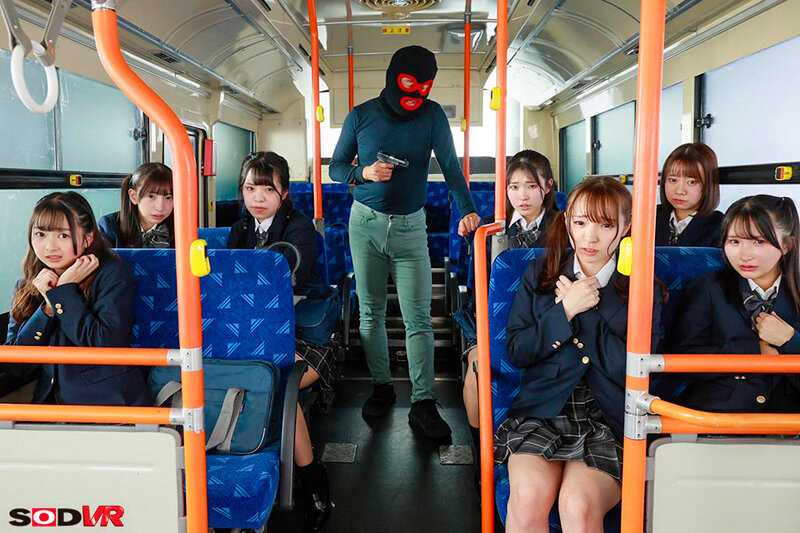 【VR】【8K】【VR】(超リアル体験)バスジャックVR ※被害者7名女子●生 スクールバスで、未成熟おマンコを好き勝手に犯しまくりSPECIAL 4枚目