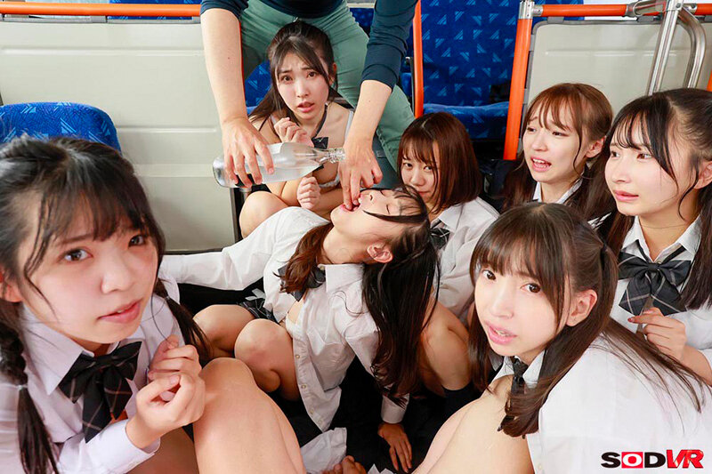 【VR】【8K】【VR】(超リアル体験)バスジャックVR ※被害者7名女子●生 スクールバスで、未成熟おマンコを好き勝手に犯しまくりSPECIAL 6枚目